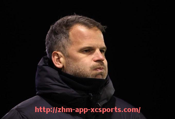 杏彩体育-英超球员佩戴罂粟花纪念的意义及争议探讨